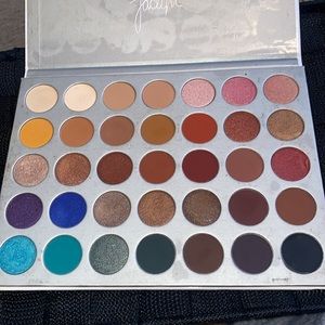 the Jaclyn Hill Palette